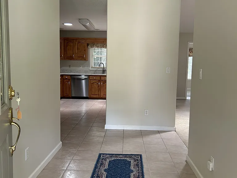 193 Berkshire Loop — Photo 3