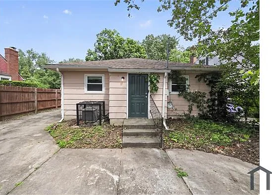 3 bed, $1,000 — Photo 4