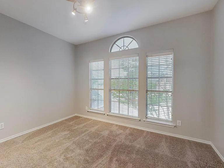 4134 Petersburg Dr — Photo 27