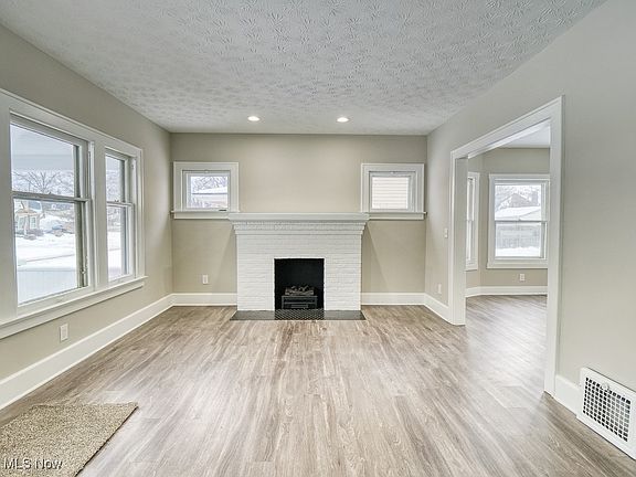 4th image of 147 Cornell Ave