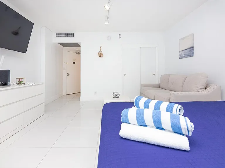 5445 Collins Ave #908 — Photo 8