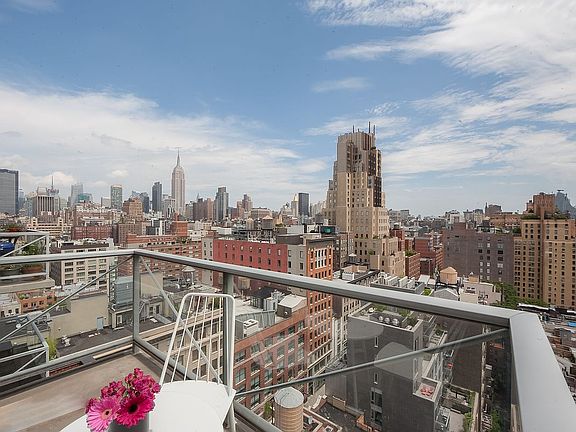 5th image of 270 W 17th St