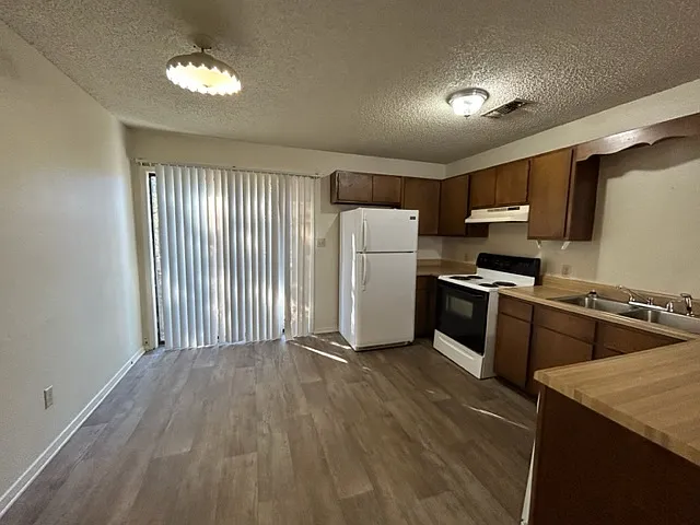 Building Photo - 1350 N Constitution Ave #C5