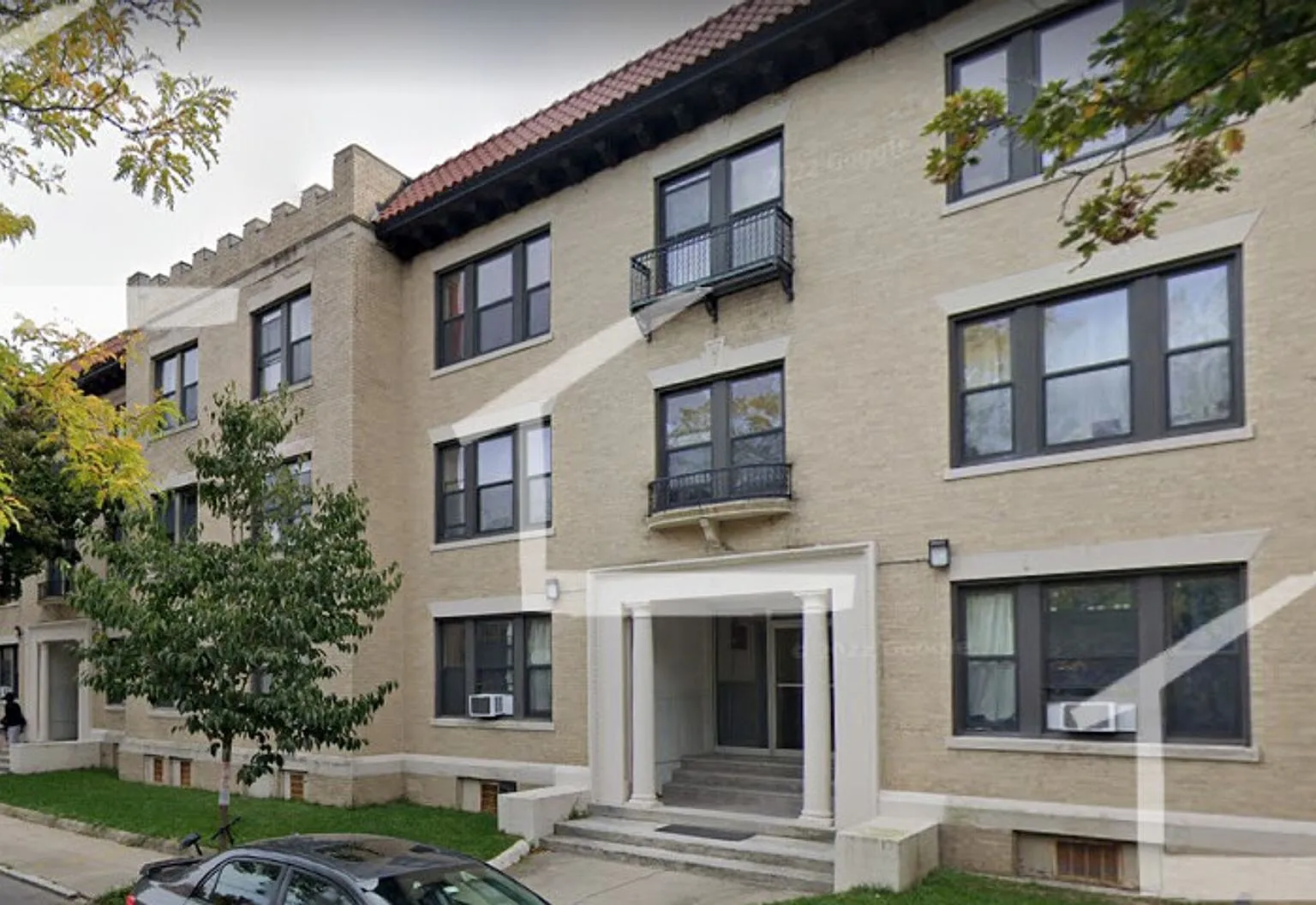 Charming 4 Bedroom — Photo 3