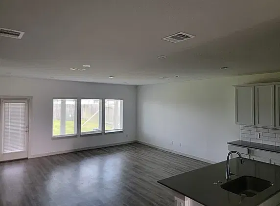 4 bed, 2492 sqft, $3,000 — Photo 1