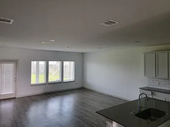 7711 Sleek Flock Ln, Rosharon, TX 77583