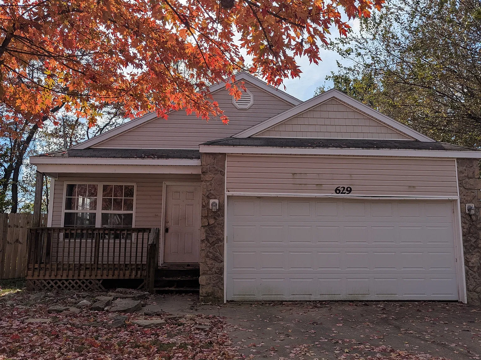 3 bed, 1200 sqft, $1,400 — Photo 1