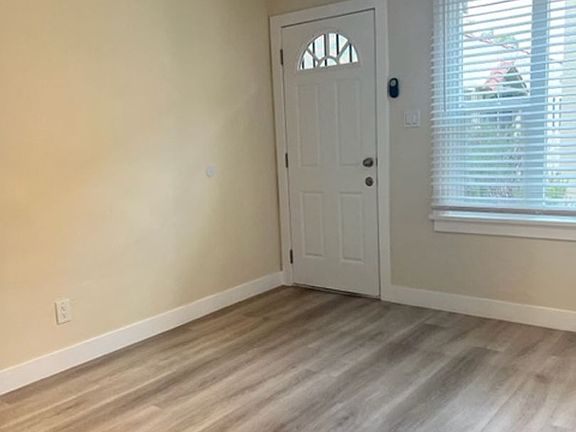 4th image of 1130 N Kingsley Dr #1132-3/4