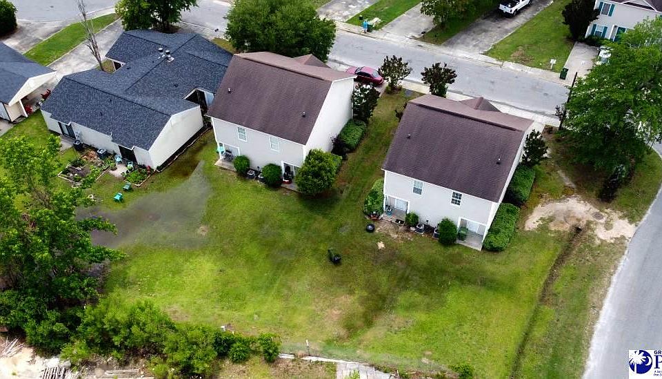 2nd image of 2233 Oakwood Ln