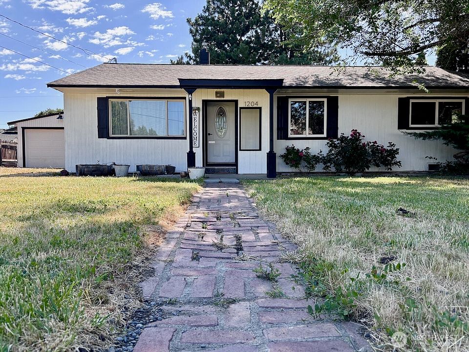 1st image of 1204 N Willow