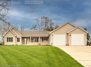 6591 Windiate Rd, Waterford, MI 48329