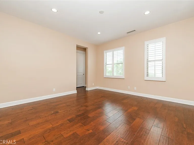 55 Hazelton — Photo 13