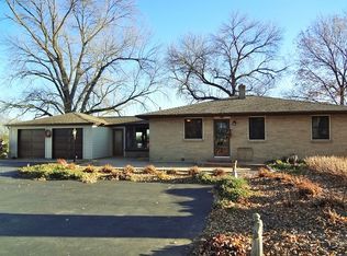 2118 Moonlight Bay Ln, Sterling, IL 61081