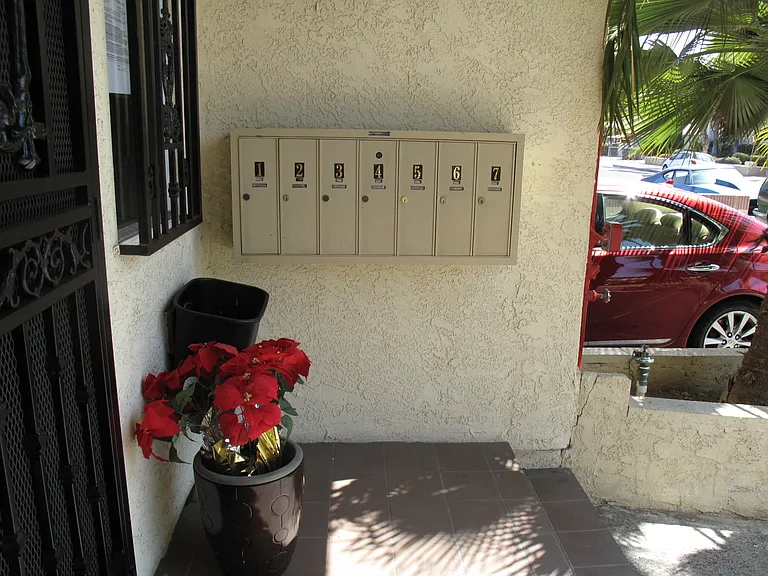 12700 Kornblum Ave — Photo 5