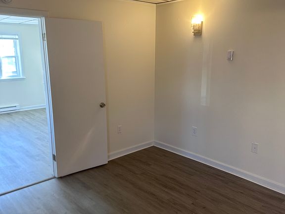 5th image of 240 River St #C