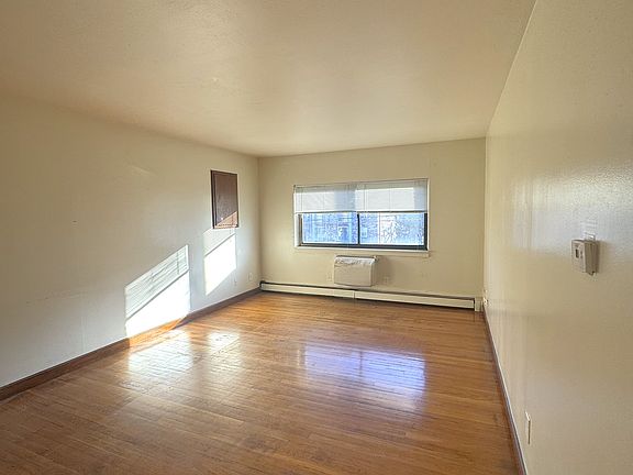 2nd image of 580 Bridge St #29