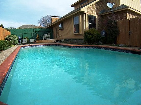 4th image of 10021 Camelot Dr