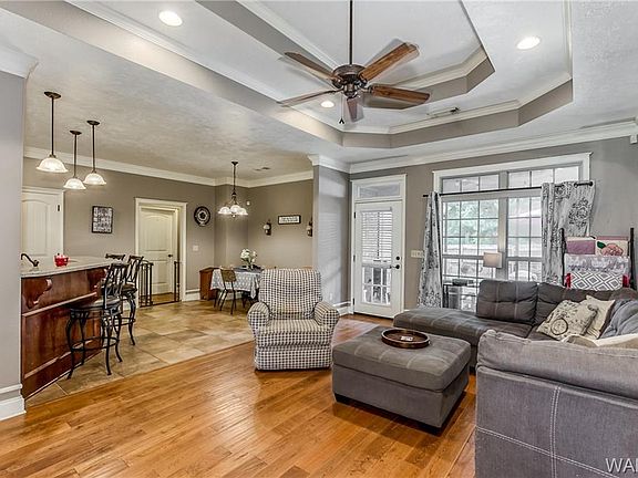4th image of 132 Murphy Place Dr