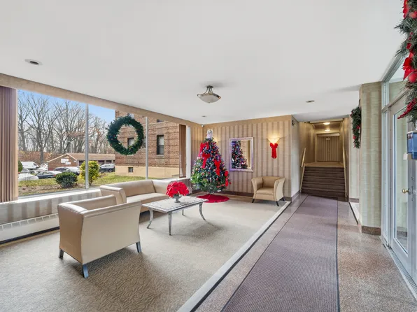 226-26 Union Tnpk image 3 of 20