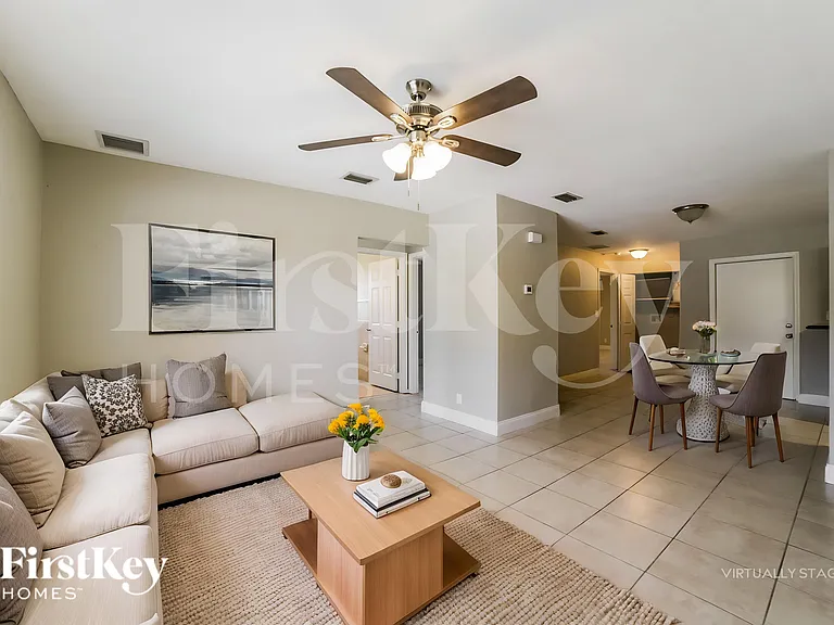 341 NE 34th Ct — Photo 5