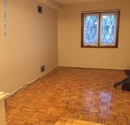 5th image of 83 Jeannette Ave