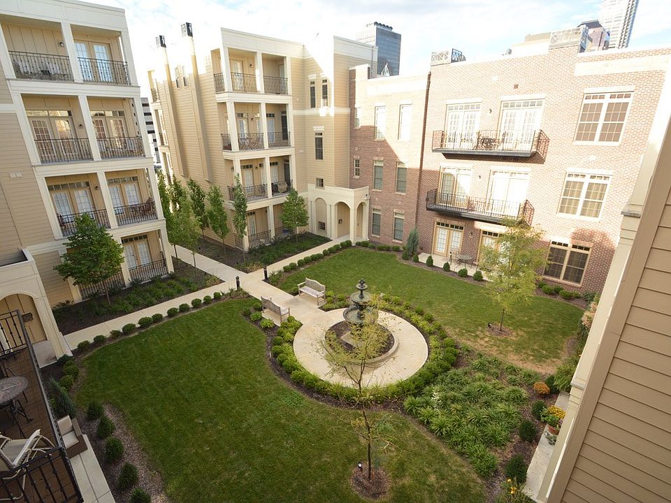 1st image of 450 E Ohio St APT 315