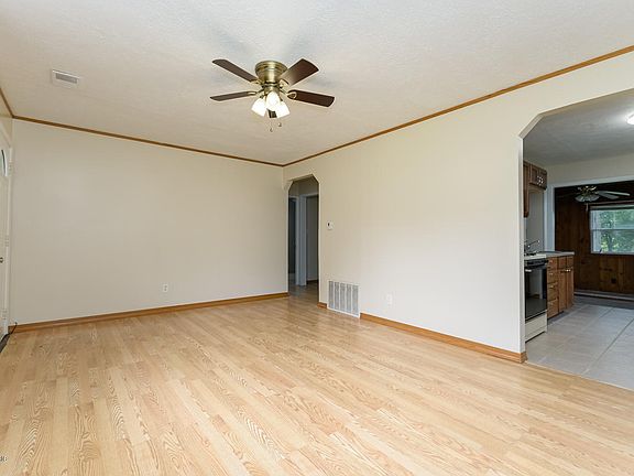 5th image of 783 Oakwood St