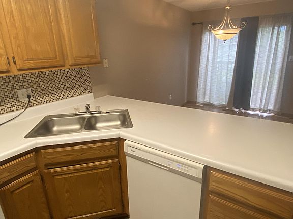 2nd image of 909 Meadow Ct