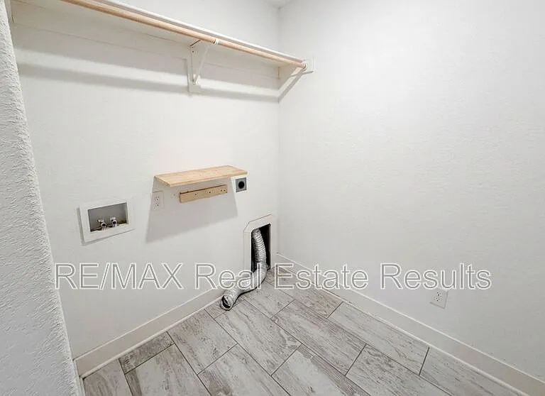 751 Spicewood Trl — Photo 6