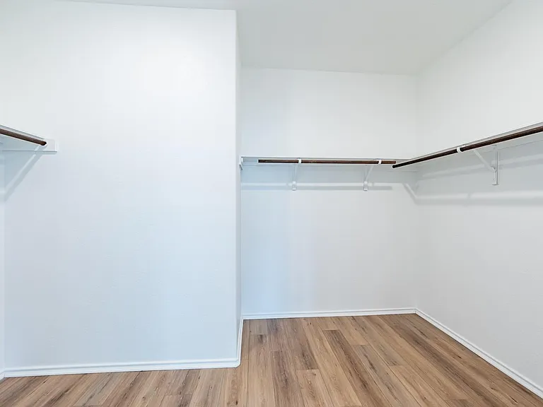 10217 Prague Ct — Photo 16