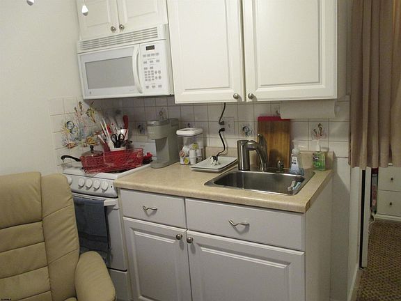 5th image of 9201 Atlantic Ave APT 7