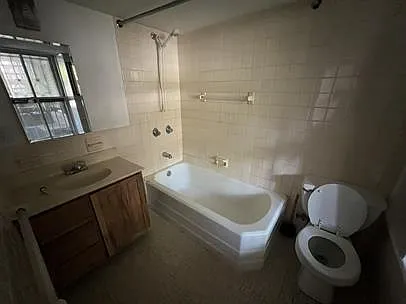 221 Lancaster St — Photo 7