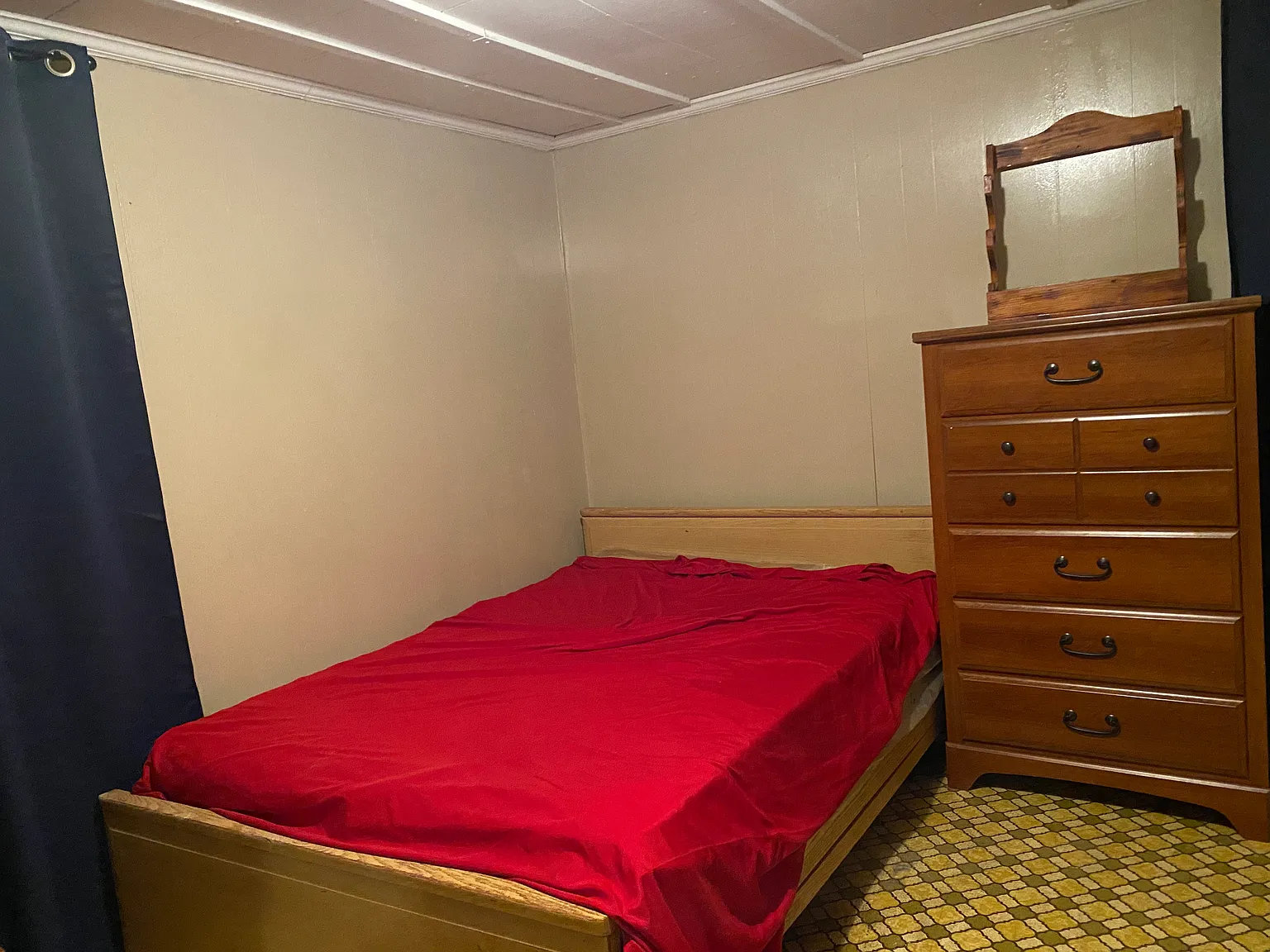 5 bed, 1800 sqft, $1,000 — Photo 2