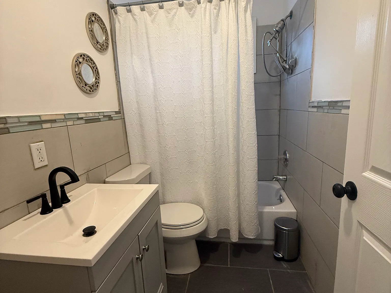 4 bed, $2,850 — Photo 2