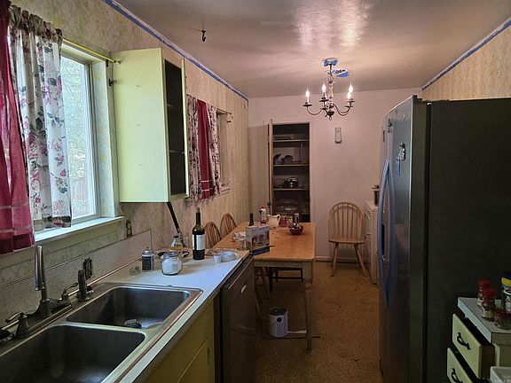 3rd image of 2301 Belmoor Dr