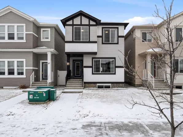 39 Lake St, Red Deer County, AB T4E 1B9