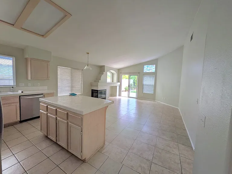 43318 Calle Mataro — Photo 2