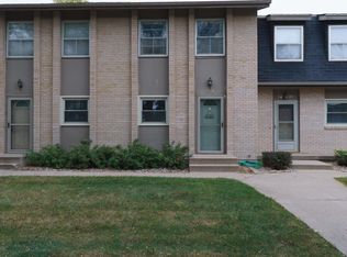 1819 Indian Hills Dr, Sioux City, IA 51104