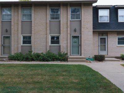 1819 Indian Hills Dr, Sioux City, IA, 51104