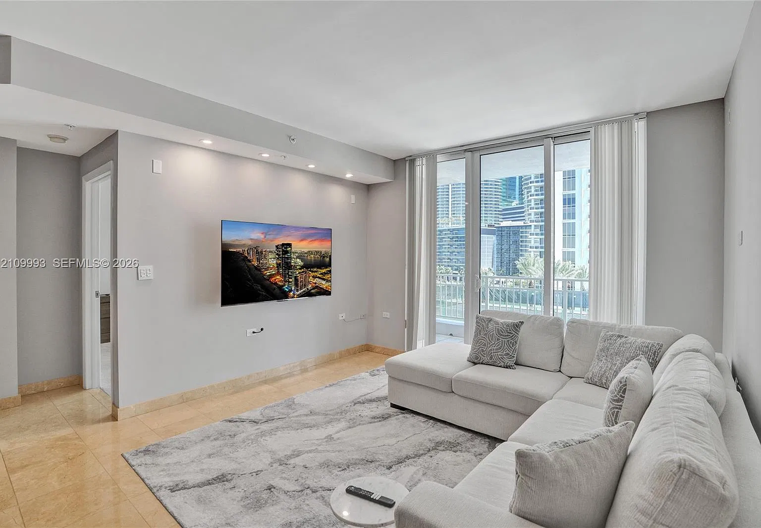 Courts Brickell Key Condo — Photo 1