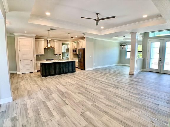 5th image of 300 Sweetwater Dr