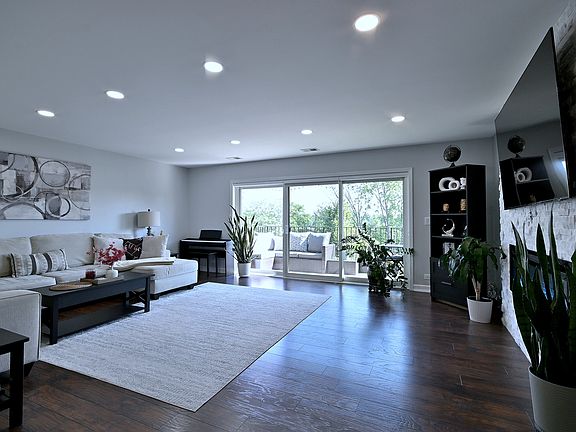 2nd image of 1255 W Prospect Ave APT 302