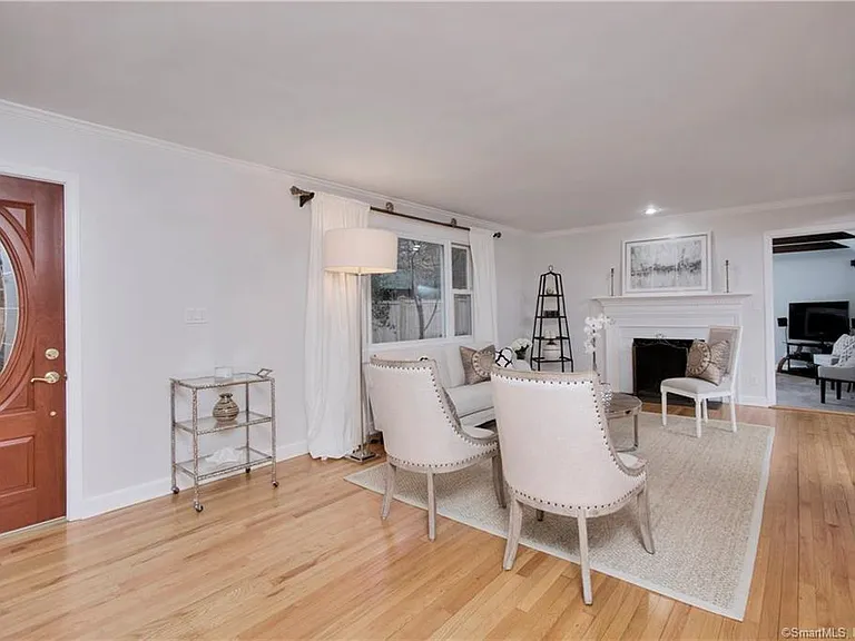 8 Lone Pine Ln — Photo 12