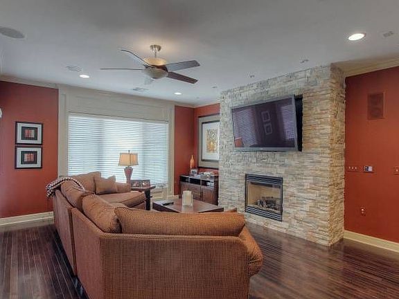 Spacious living room