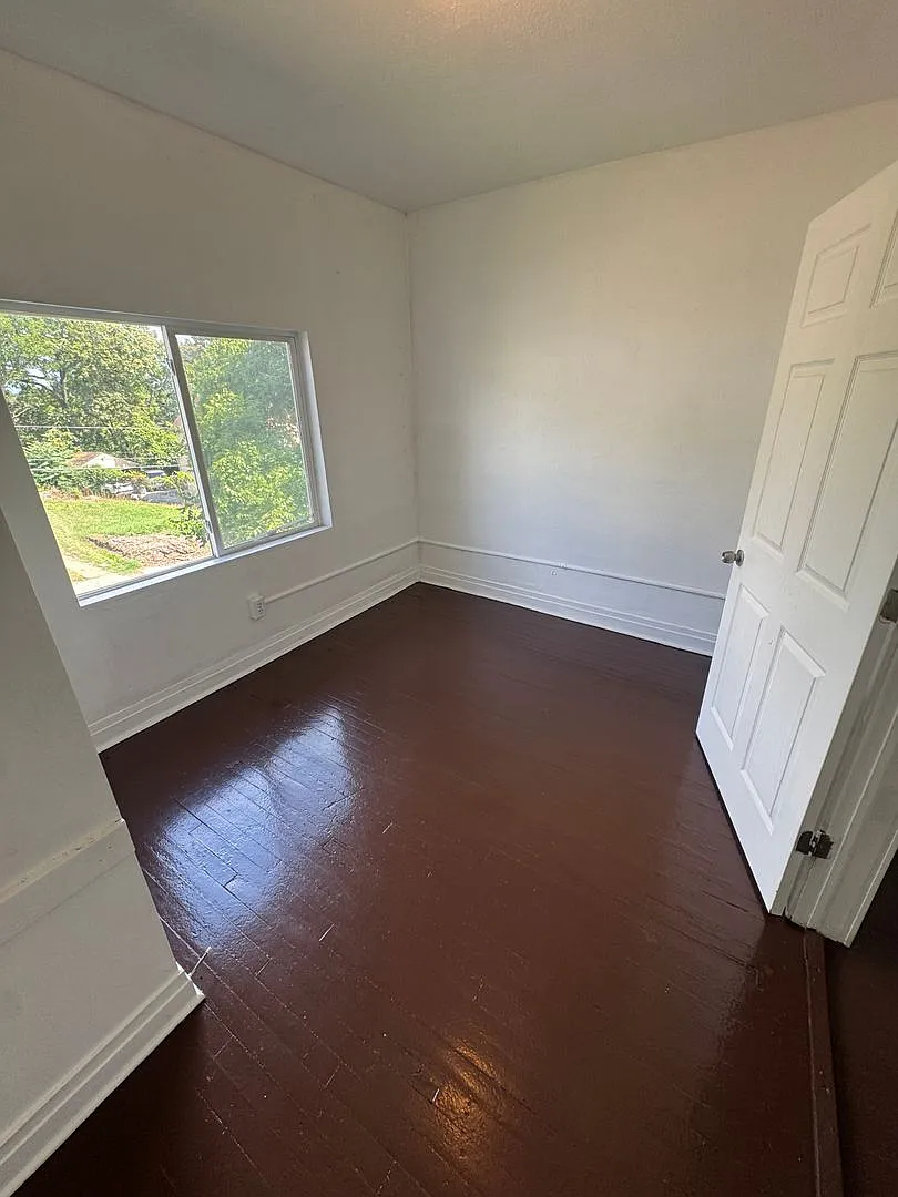 740 Fern St Akron Oh 44307 MFH4 .T3 — Photo 3