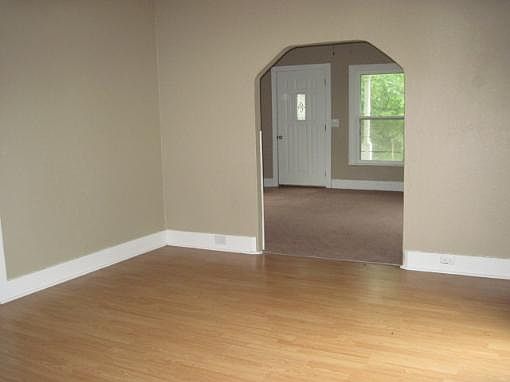 5th image of 401 Saline St