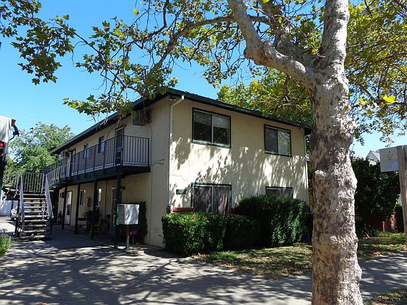 2nd image of 1027 F St APT 4