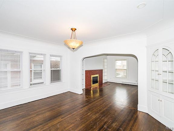 3rd image of 7471 Churchill Ave