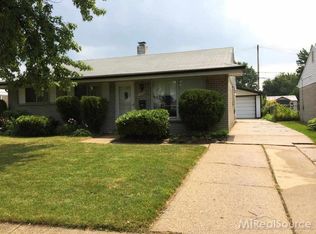 15542 Clover St, Roseville, MI 48066