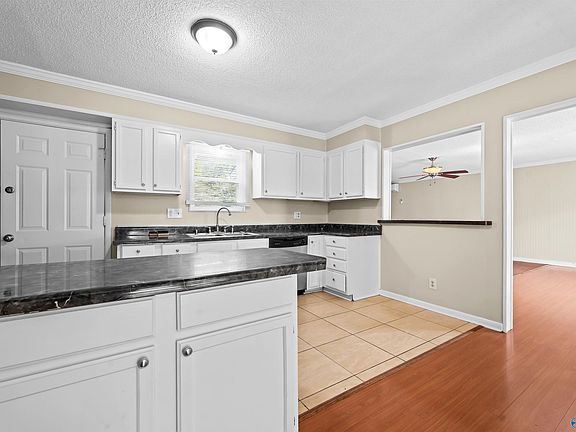5th image of 321 Hillside Rd SW